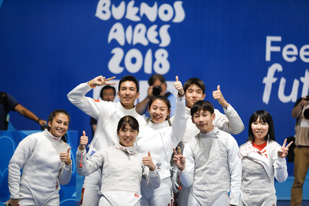 Hsieh Sin-yan (middle, fencing)